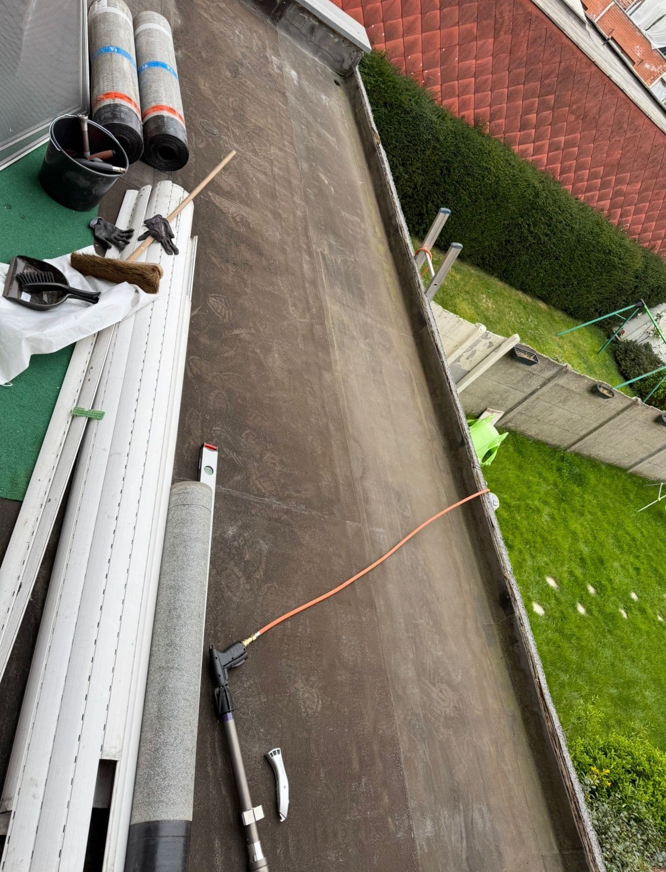 Chantier toiture plate — avant pose membrane Derbigum